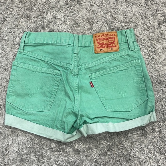 Womesn Levi's Jeans Short Green Size 27 - Picture 4 of 5